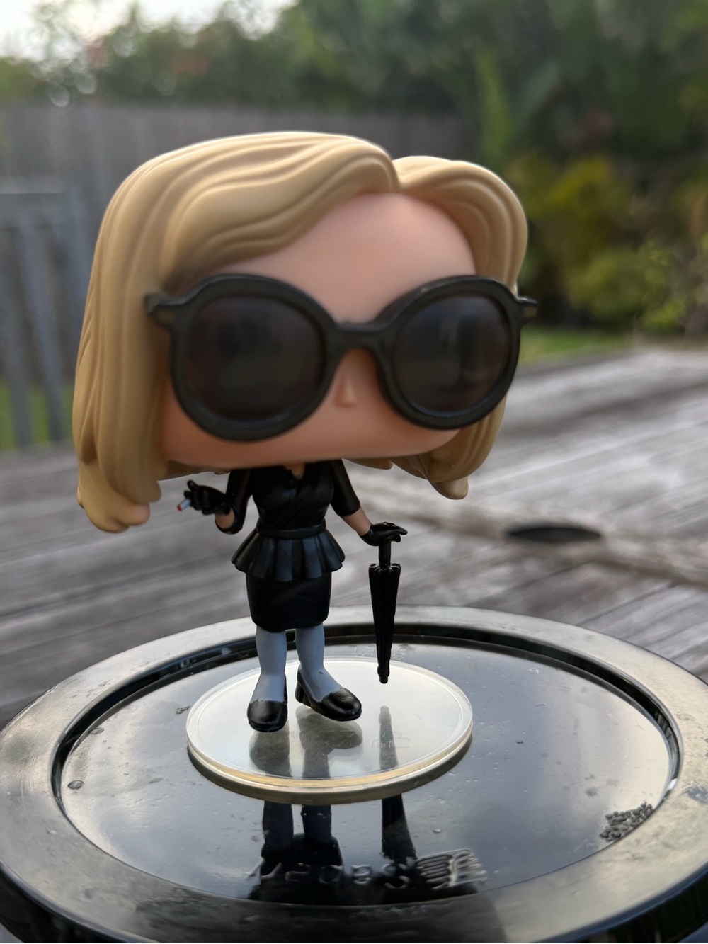Funko Pop! Am. Horror Story Coven Fiona Goode Figure cigarette umbrella 170